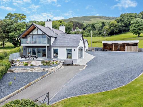 Hendrerwydd House | 5 Bed in Ruthin 86009