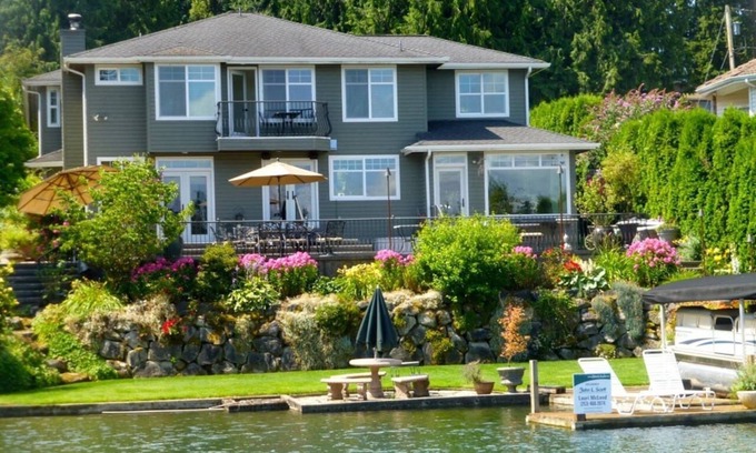 Bonney Lake House | 5-bed Lakefront near Tacoma Seattle