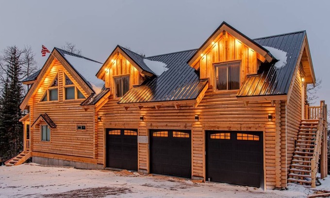 Brian Head House | 5+ Bedroom, 4 Bath, 2 Full Kitchens w/Gameroom & 8 person Hot Tub