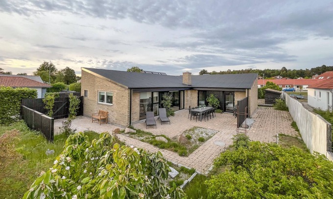 Vibæk Strand House | 5 bedroom awesome home in Ebeltoft