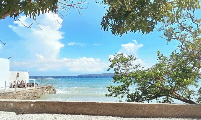 Calatagan Resort | 5-Bedroom Beachfront Mansion in Calatagan with Outdoor Pool