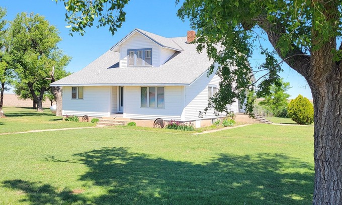 Meade County Other | 5-bedroom farmhouse in the heart of farm & ranch country.