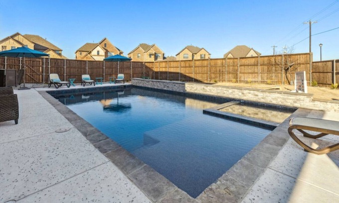 Elmo House | 5 Bedroom Home + Pool + Media Room+ Grill!