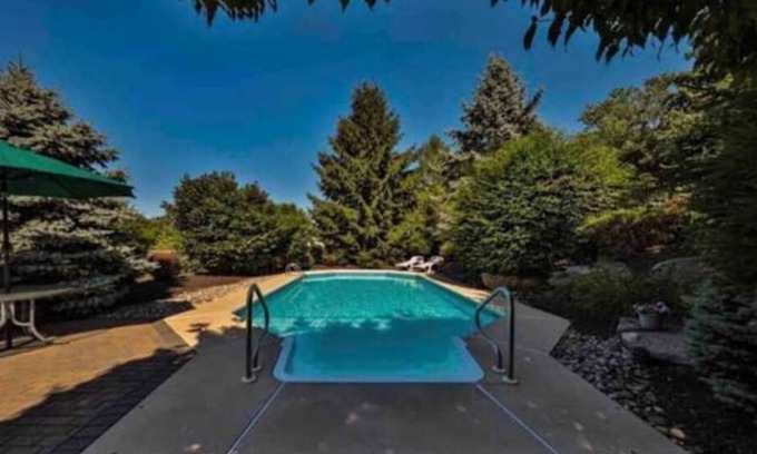 Zionhill House | 5 bedroom house with HEATED pool and game room