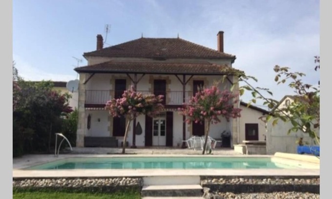 Laparade House | 5-bedroom house with pool at edge of small village