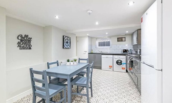 Prescot House | 5 Bedroom House within Prescot