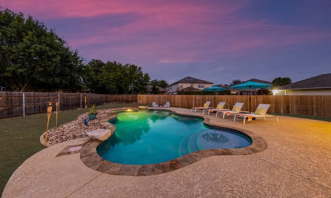 Cibolo House | 5 Bedroom ~Pool ~River Float ~Large Yard, near New Braunfels & S.A.