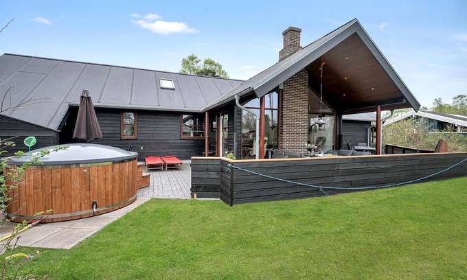Grena Strand House | 5 bedroom stunning home in Grenaa