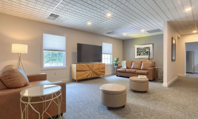Harrisburg House | 5-bedroom vacation home 12 minutes from Hersheypark