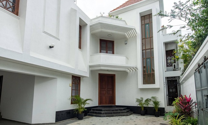 Thimbirigasyaya Villa | 5 bedroom villa bordering Golf Links in Colombo 8 Sri Lanka