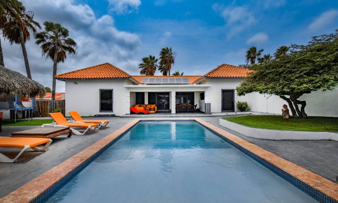 Shiribana Villa | 5 bedroom Villa Nune + Pool