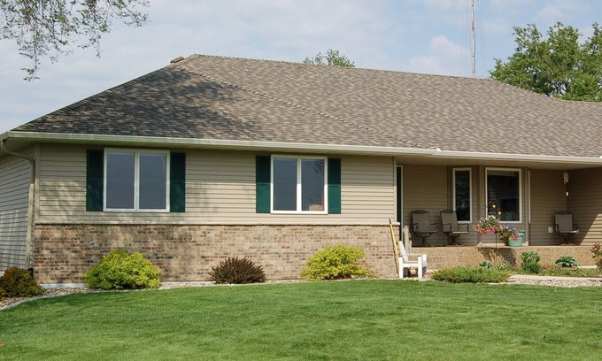 Hutchinson House | 5 bedroom walkout home that sleeps up to 15 people
