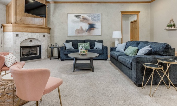 Del City House | 5-bedroom with 6 beds- Full kitchen