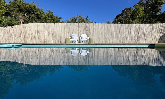 Matakana House | 5 bedrooms, metres from the village, with a pool