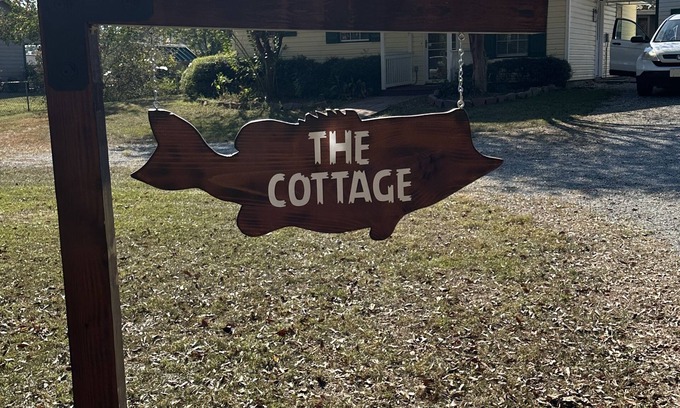 Donalsonville House | 5⭐️great weekend find relax on natures waterfront sunset🌅 🎣Hottub covered dock