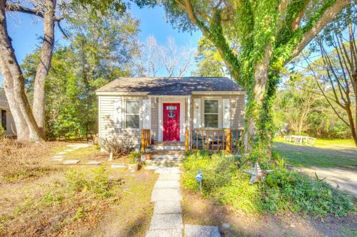 Mossy Oaks House | 5 Mi to Downtown Beaufort Pet-Friendly Cottage!