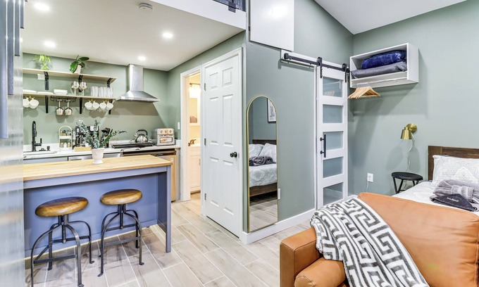 Oxon Hill Apartment | 5 Mi to National Harbor: Stylish Apt w/Patio!