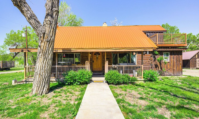 Pagosa Springs House | 5 Mi to Navajo State Park: Riverfront Cabin!
