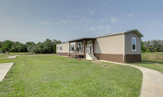 Sublime House | 5 Mi to Splashway Waterpark: Cabin in Rock Island