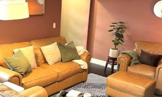 Dale House | 5 Miles from Holiday World sleeps 11+ —Family Escape
