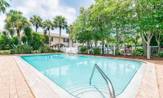 Anona Apartment | 5 min to Beach Renovated 2 Bed 2 Bath appt with Grill and Pool