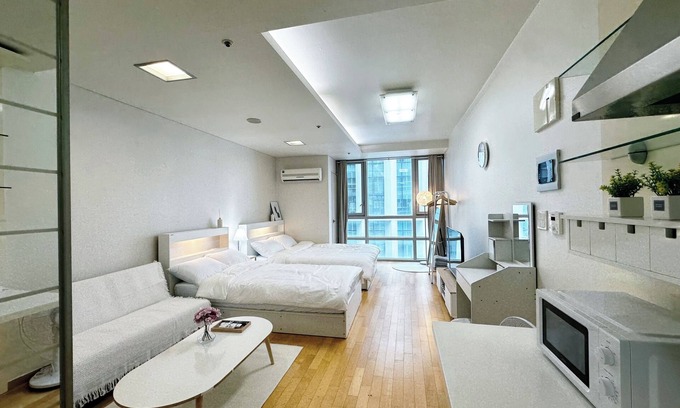 Yeoksam Apartment | 5-Min Walk from Gangnam Station! Prime Location, Perfect Comfort