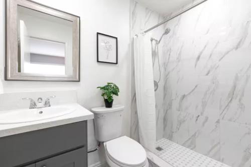 Alhambra Apartment | 5 Mins to DT Alhambra - Homey 2BR Apt 4A