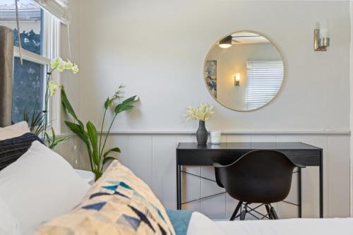 Monrovia House | 5 Mins Walk To Oldtown Monrovia Cozy 4 Br Home