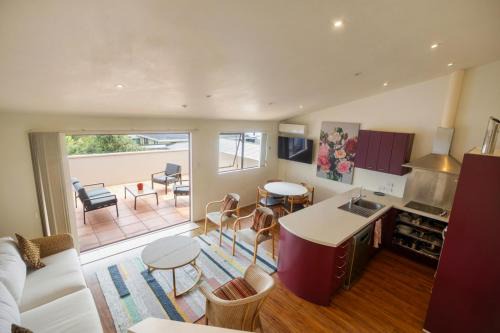 Orewa Apartment | 5 Minute Stroll To The Beach