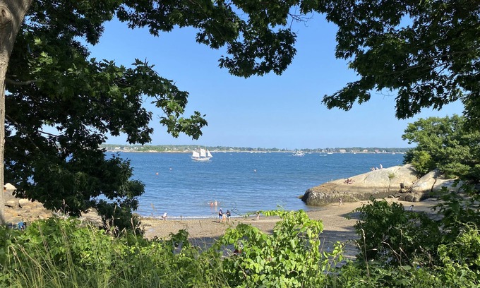Gloucester House | 5 minute walk to Beach, Stage Fort Park, and Gloucester Promenade!