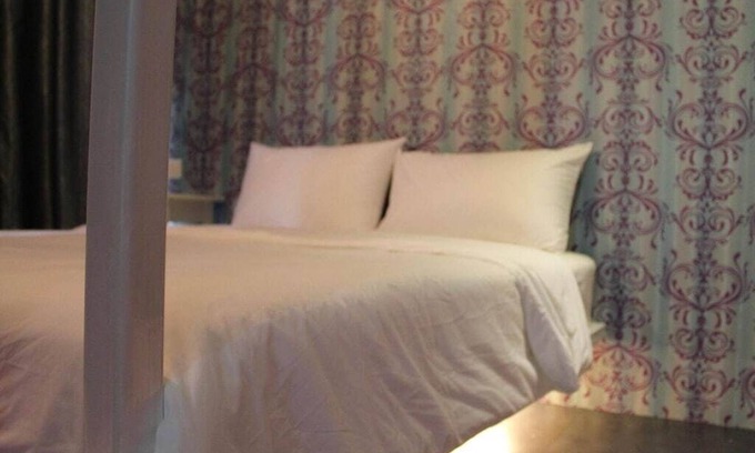 Taman Megah Emas Hotel | 5 minuted to the nearest PARADIGM MALL!