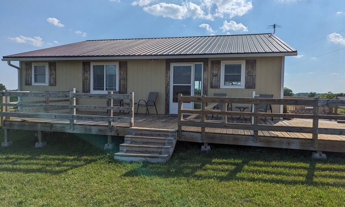 Columbia House | 5 minutes from Rathbun Lake! Pet friendly