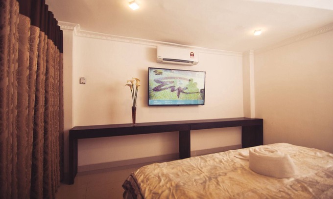 Yatinuwara House | 5 minutes to the Royal Botanical Gardens! King sized Bed & KTV room