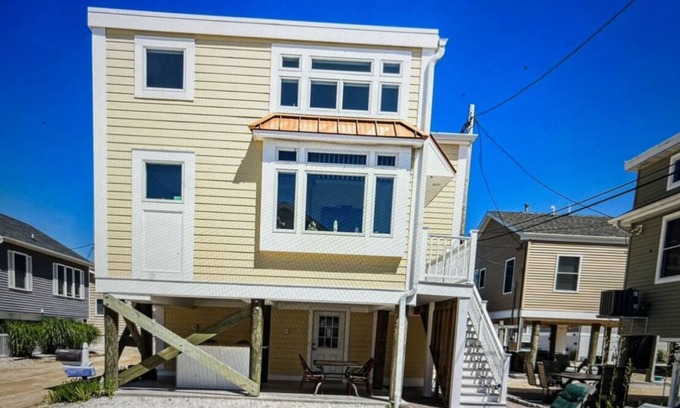 Dover Beaches North House | 5 minutes walk to the beach and 5 minutes walk to WAWA and minigolf