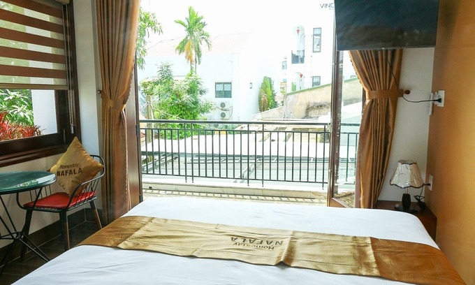 Cam Pho Bed & Breakfast | 5 minutes walking to the town center! Great rooms with balcony