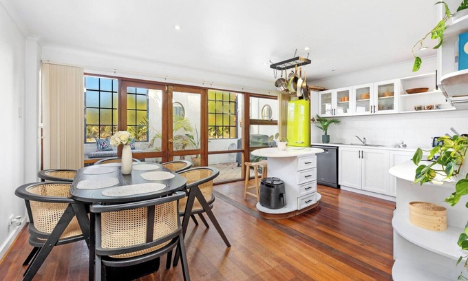 North Fremantle House | 5 North Freo 2BR Supercool Stunning Pad+Parking
