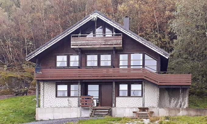 Rodoy House | 5 person holiday home in Selsøyvik