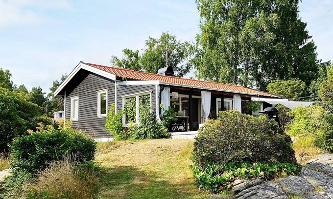 Stravalla House | 5 person holiday home in STRÅVALLA