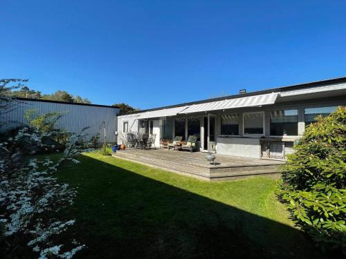 Vastra Frolunda House | 5 person holiday home in VÄSTRA FRÖLUNDA