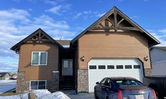 Fox Creek House | 5 rooms for rent in a high end home with shared 5 piece bathroom, huge kitchen