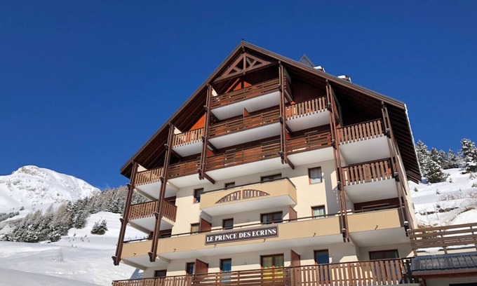 Les Deux Alpes Apartment | 5-seater apartment, 100 m from the slopes, view of the jewel cases