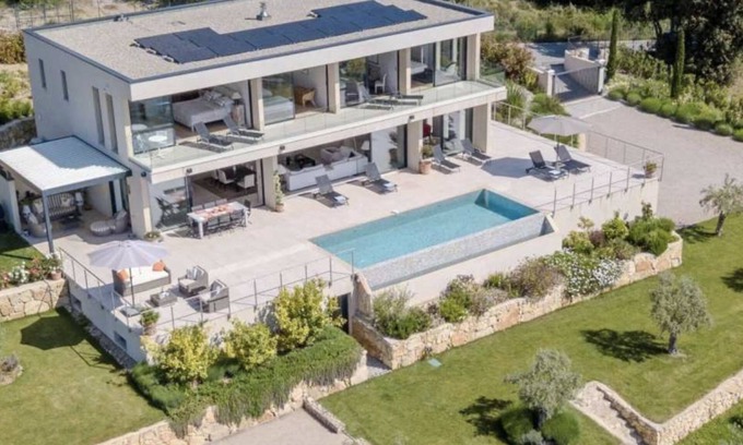 Chateauneuf-Grasse Villa | 5 Star 5 Bedroom contemporary Villa with amazing views.