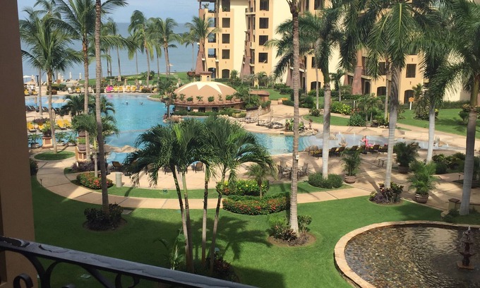 Flamingos Condo | 5-star, OCEAN VIEW Villa - Sleeps 8! Featuring updated "open concept" floorplan.