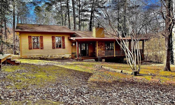 Centre Cottage | 5 Star Peaceful 3/2 Lake Home on Private Cove A