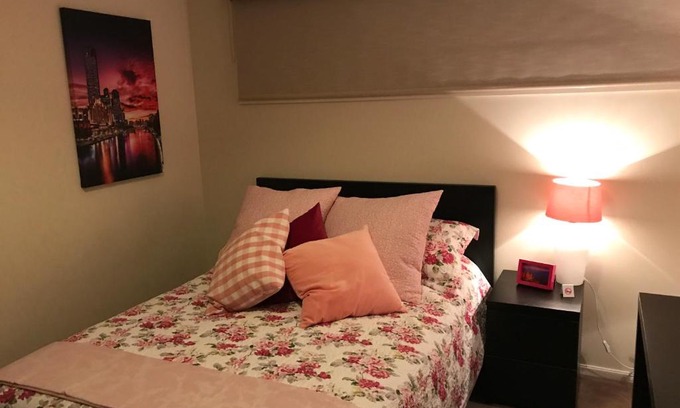 Glen Waverley House | 5 Star Room with own Bathroom - Singles, Couples, Families or Executives