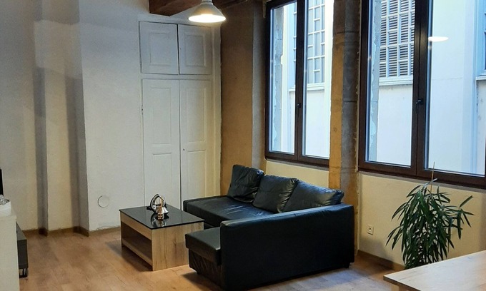 Les Cordeliers Apartment | 50 m2 in Lyon's hypercentre-Place des Jacobins