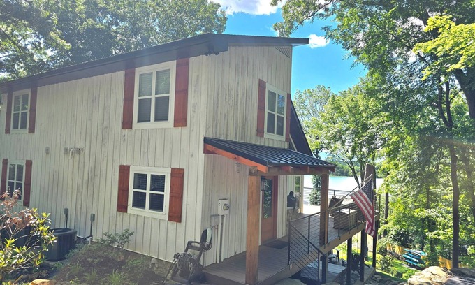 Dandridge House | 50% OFF Book by 10/31 Luxury, Lakefront, Firepit, Hot Tub- Lone Oak Lakehouse
