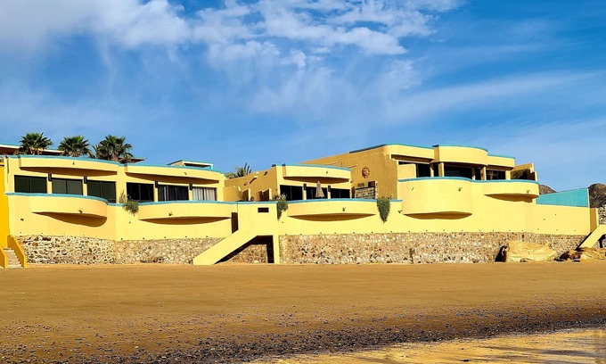 Segunda Seccion House | 50 Steps to Sandy Beach! Relax at this Seaside Getaway close to downtown.