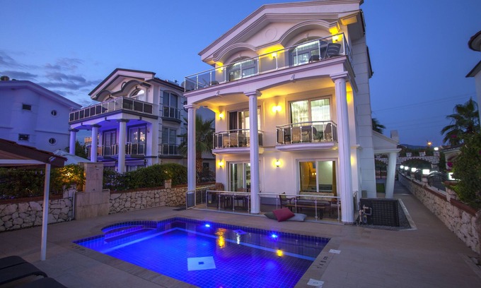 Fethiye City Center Villa | 500m to beach, pool table, table tennis very private villa.