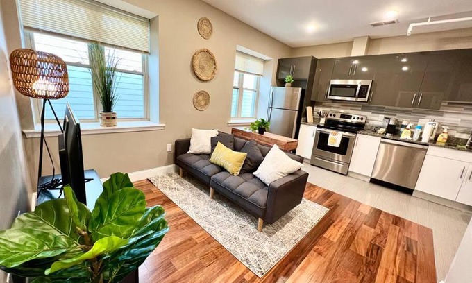 Logan Square Apartment | 501 Cozy and Comfy 1BR apartment in center city